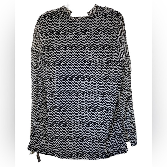 NWT- I.N.C. Apres Glam mini arrow blouse. Size 2X - Picture 5 of 9